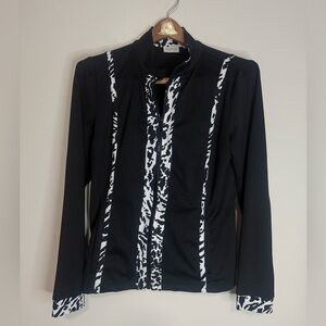 Chicos Zenergy Black and White Patterned full zip Jacket in size Small (0)